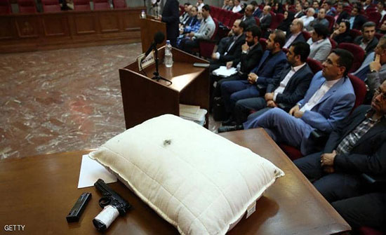 "وسادة وسلاح الجريمة".. في محاكمة عمدة طهران قاتل زوجته