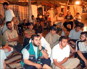 إسرائيل تحرم الأسرى من حقوقهم    