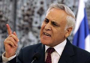 ادانة الرئيس الاسرائيلي السابق كاتساف بتهمتي اغتصاب 