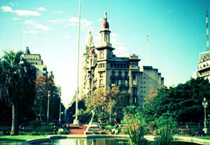 انفجار امام سفارة اليونان في بوينوس ايرس لا يسفر عن ضحايا 