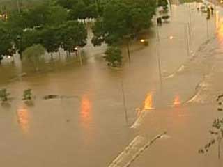 المئات يخلون منازلهم اثر فيضانات استراليا فيما الكارثة تتفاقم