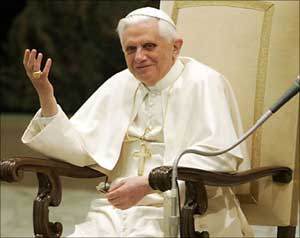 البابا يشكل هيئة لمكافحة تبييض الاموال