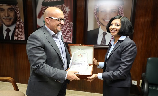 وزير المياه والري يكرم نائبة مدير بعثة الوكالة الامريكية للتنمية الدولية USAID