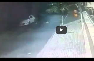 شاهد.. امرأة تنجو من الموت بأعجوبة