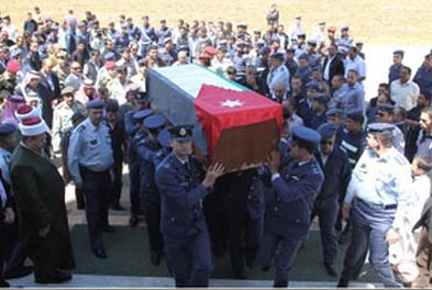 مندوبا عن الملك وزير الداخلية يشارك في تشييع جثمان الطيار حازم المطر مندوبا عن الملك وزير الداخلية يشارك في تشييع جثمان الطيار حازم المطر