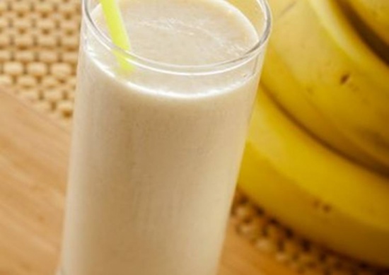 توزيع وجبات صحية على طلاب المدارس من الأول وحتى السادس