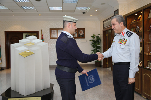 تكريم عدداً من مرتبات الدفاع المدني