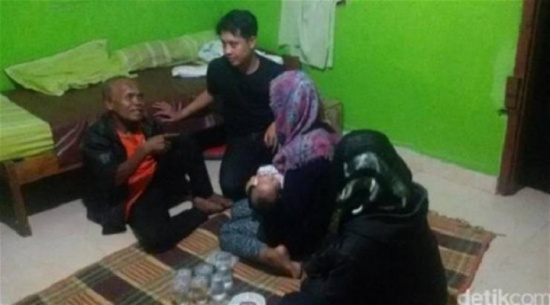 ستيني يعود إلى أسرته بعد عام من دفنه!!! ستيني يعود إلى أسرته بعد عام من دفنه!!!