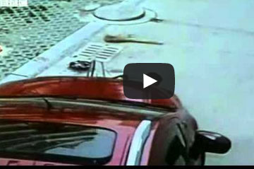 طفل يبقى بمعجزة حيا بعد أن مرت فوقه سيارة