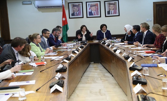 مضاعفة أعداد المنتفعين من برامج الصندوق المعونة خلال العامين القادمين مضاعفة أعداد المنتفعين من برامج الصندوق المعونة خلال العامين القادمين