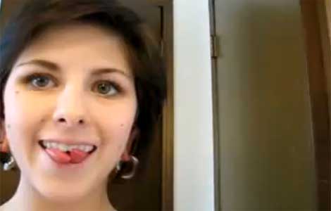 يا لطيف : امرأة بلسانين  