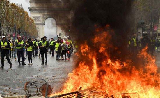 المتظاهرون يهددون بالتصعيد.. باريس تترقب مواجهات جديدة المتظاهرون يهددون بالتصعيد.. باريس تترقب مواجهات جديدة