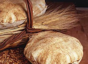 عرض مسرحية الخبز المر في الزرقاء 