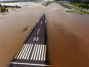 فيضانات استراليا تخلف ثلاثة قتلى في 48 ساعة والاسوأ آت