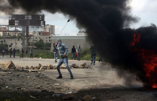 إصابة عائلة فلسطينية بالاختناق غرب رام لله إصابة عائلة فلسطينية بالاختناق غرب رام لله