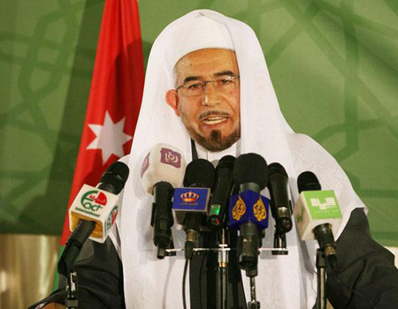 قاضي القضاة يدعو لتحري هلال عيد الفطر الخميس المقبل