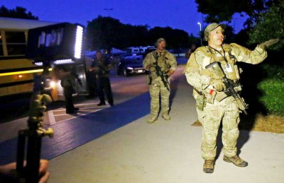 مقتل مسلحين هاجما مركز مسابقة لرسوم كاريكاتورية للنبي محمد في تكساس