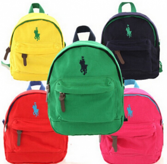 جت توزع حقائب مدرسية على الطلبة الفقراء في راجب