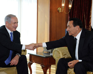 مبارك يحذر نتنياهو من مهاجمة غزة    