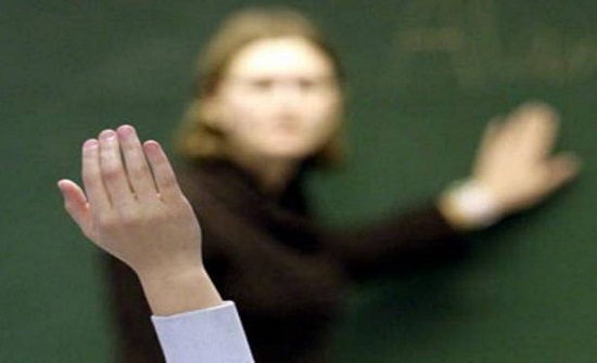معلمة توجّه 40 صفعة لطالب! معلمة توجّه 40 صفعة لطالب!