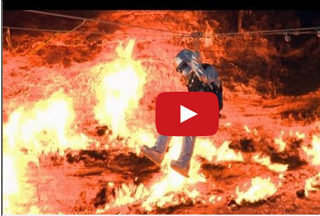 مغامر يصبح أول إنسان يقتحم "بوابة الجحيم"