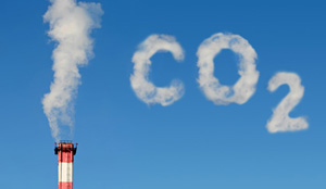 الدفاع المدني يعالج تسرب لغاز (CO2) داخل مصنع غازات في منطقة ماركا