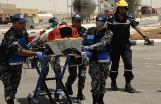 حادث تصادم مركبتين خلف 6 اصابات حادث تصادم مركبتين خلف 6 اصابات