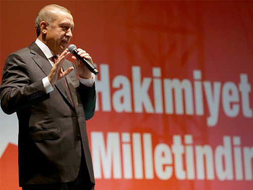 شاهد| من هو لاعب فريق برشلونة الإسبانيّ الذي قال لـِ”اردوغان” “أنت قائدنا”؟!