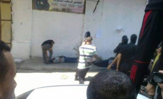 بالفيديو : المقاومة تعدم 18 عميلا في غزة بالساحات العامة