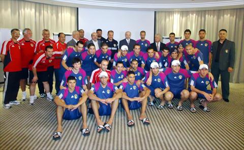 الفايز يزور نشامى المنتخب بالدوحه ناقلا تحيات امير قطر بانجازهم 