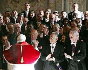 البابا يدعو مجددا لحماية المسيحيين    