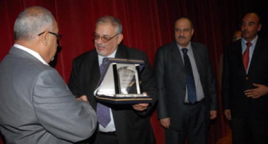 تكريم الدكتور أبوالخير وتشجيع القراءة ومناقشة العنف الجامعي في الهاشمية ( صور ) تكريم الدكتور أبوالخير وتشجيع القراءة ومناقشة العنف الجامعي في الهاشمية ( صور )