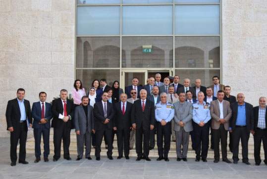 مدير الأمن العام يلتقي رئيس وأعضاء جمعية الحوار الديمقراطي الوطني مدير الأمن العام يلتقي رئيس وأعضاء جمعية الحوار الديمقراطي الوطني