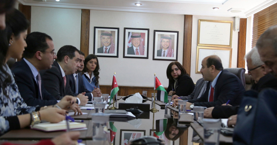 الفاخوري: الاردن يضع جميع خبراته وقدراته لدعم الاخوة بفلسطين الفاخوري: الاردن يضع جميع خبراته وقدراته لدعم الاخوة بفلسطين