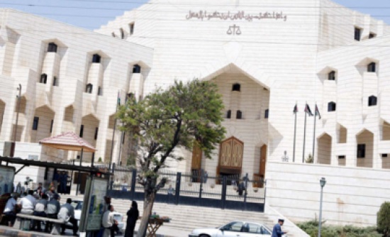 محاكمة 3 أردنيين ولبنانيين بقضية "أسهم الضمان بالإسكان"