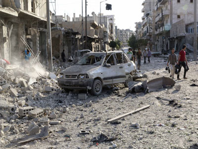 أكثر من عشرة قتلى في غارة على محطة للنقل في حلب