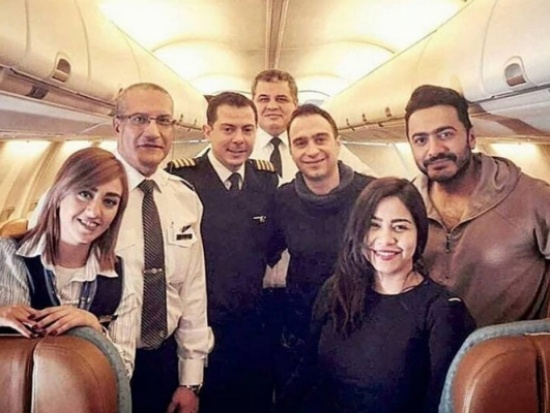 حسام حبيب يظهر برفقة شيرين في رحلتها الى السويد.. والجمهور يسأل: “بيعمل إيه حسام معاكوا”