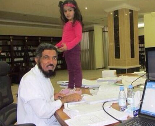 شاهد: ردّ سلمان العودة على من حذره من نشر صور أطفاله بمواقع التواصل مخافة العين