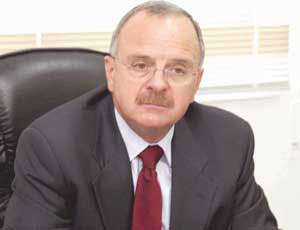 مطالبات بإقالة وزير العمل بعد تشريع عمل الأردنيات في الملاهي الليلية