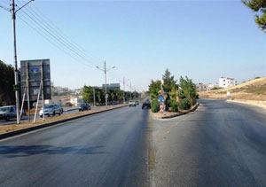 مدرسة اساسية للبنين في بلدة لب  