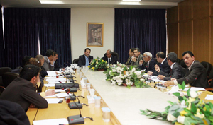 لجنة الخدمات العامة والسياحة النيابية تقر قانون النقل العام المؤقت  