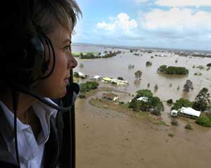 الكوارث تجتاح أنحاء متفرقة بالعالم   