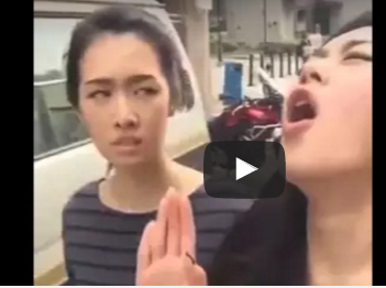 شاهد.. فتاتان تقلدان صفارة إنذار الإسعاف بصوتهما