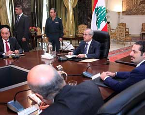 سليمان يكلف الحريري بتصريف الأعمال