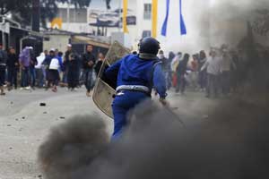 النواب والمستشارون التونسيون يطالبون بنشر قوات الجيش  