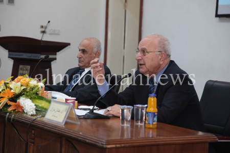 الدكتور " نايفة " يحاضر في جامعة البترا