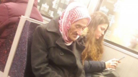 صورة مؤلمة .. بماذا يفكّر هذا المسن  ؟؟؟