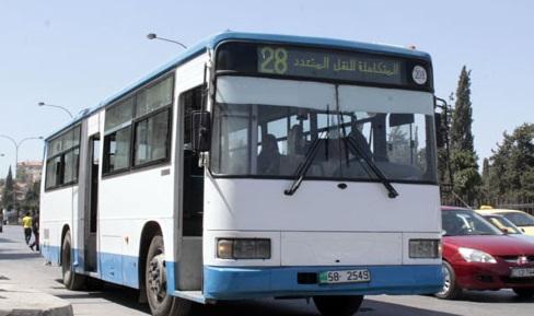 تعطل باص الجامعة الهاشمية والطلاب في الشارع تعطل باص الجامعة الهاشمية والطلاب في الشارع
