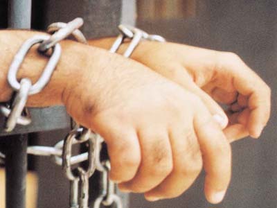 الاحتلال يعتقل 9 فلسطينيين بالخليل 