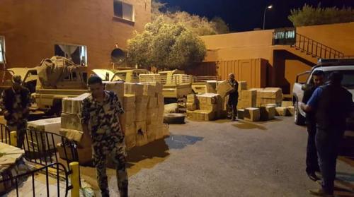 جمرك العقبة تبحث عن سيارة مهربين وإصابة ثلاث عناصر جمرك العقبة تبحث عن سيارة مهربين وإصابة ثلاث عناصر